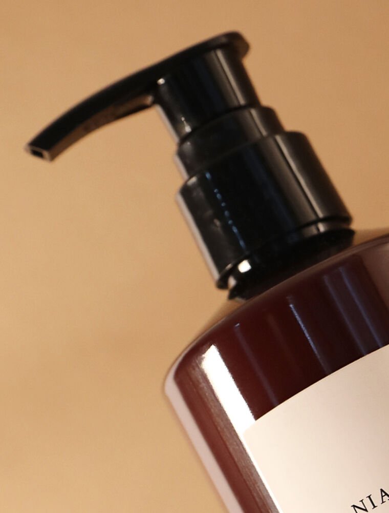 Niacinamide Smoothing Body Lotion Işıltı Artırıcı Canlandırıcı Vücut Losyonu 300 ml