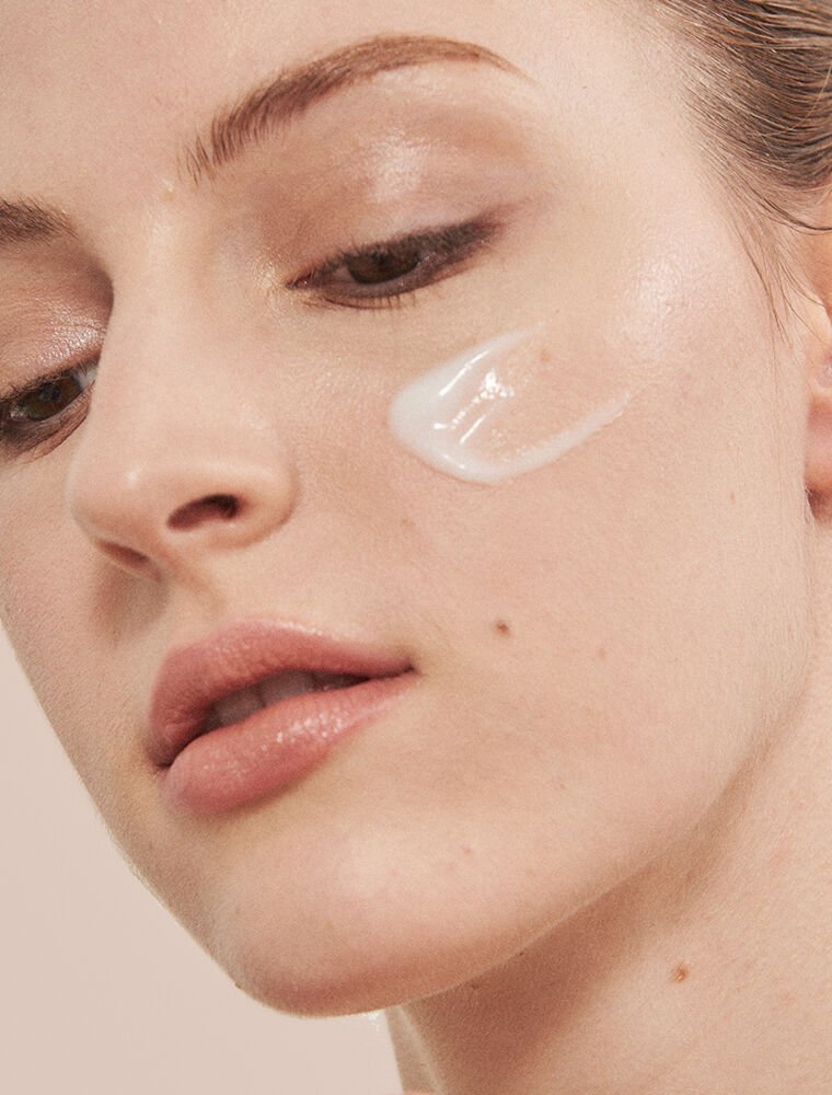 Niacinamide Smoothing Body Lotion Işıltı Artırıcı Canlandırıcı Vücut Losyonu 300 ml